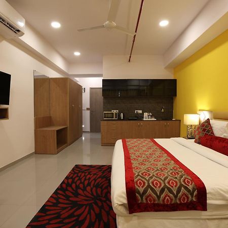 Hotel Downtown Gandhinagar Kültér fotó