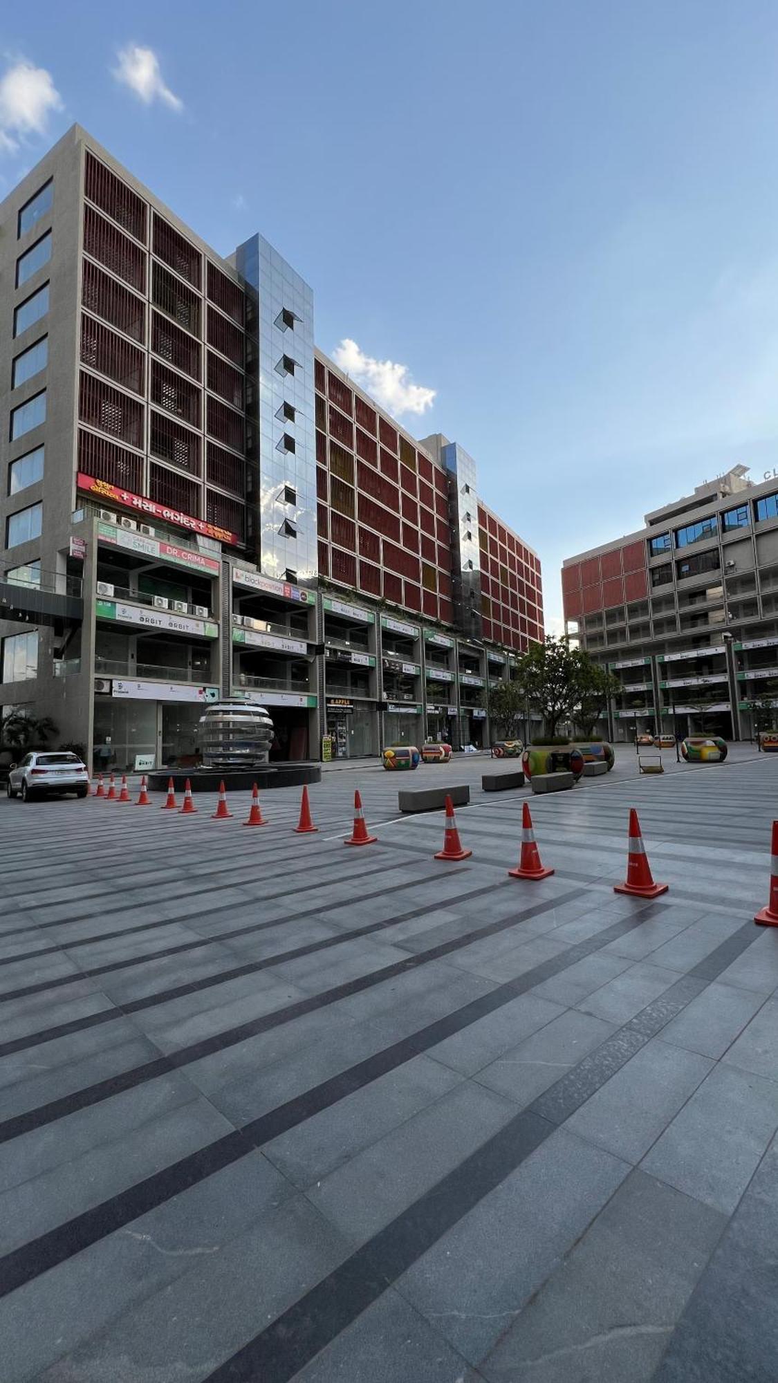 Hotel Downtown Gandhinagar Kültér fotó