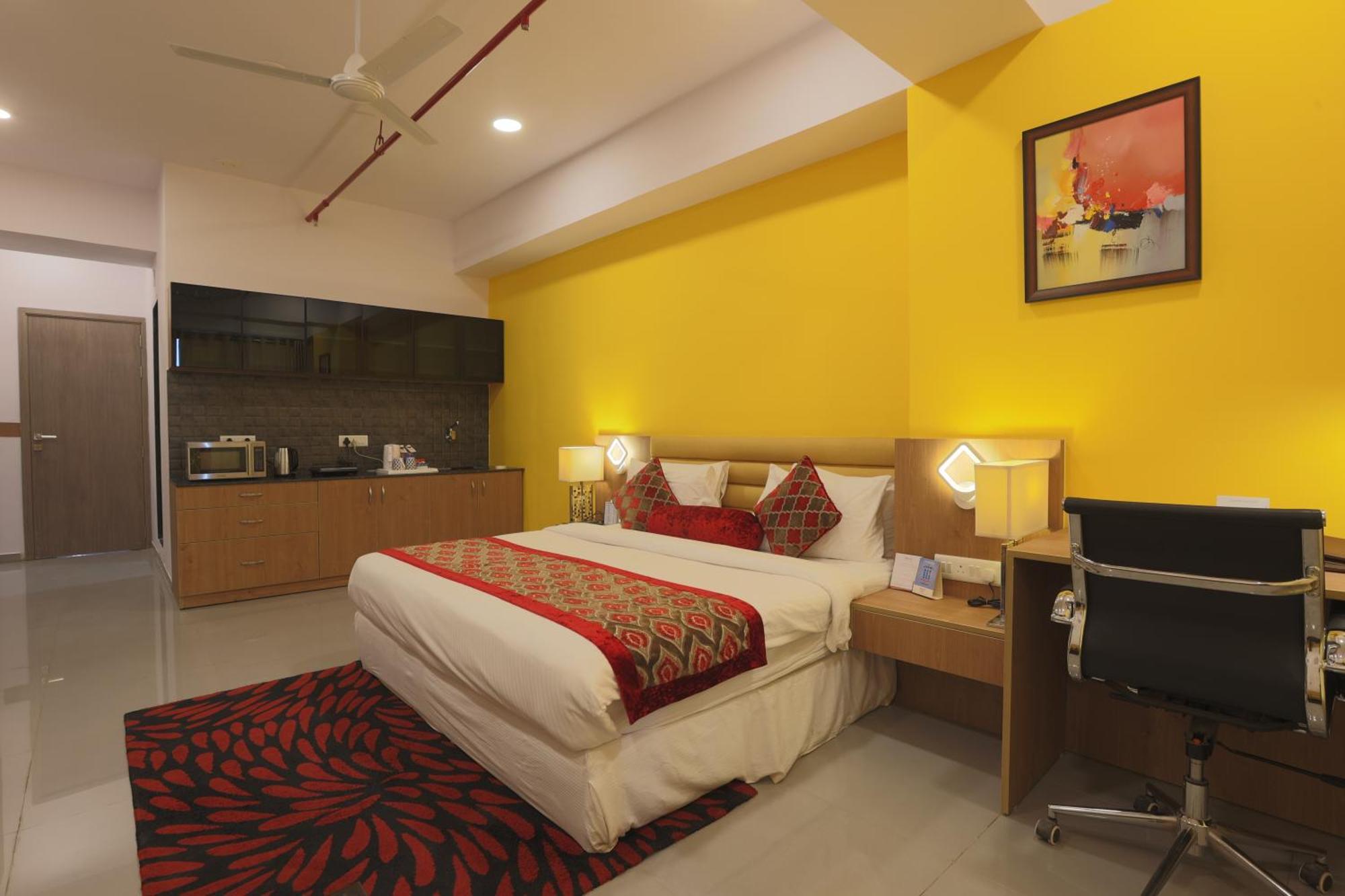Hotel Downtown Gandhinagar Kültér fotó