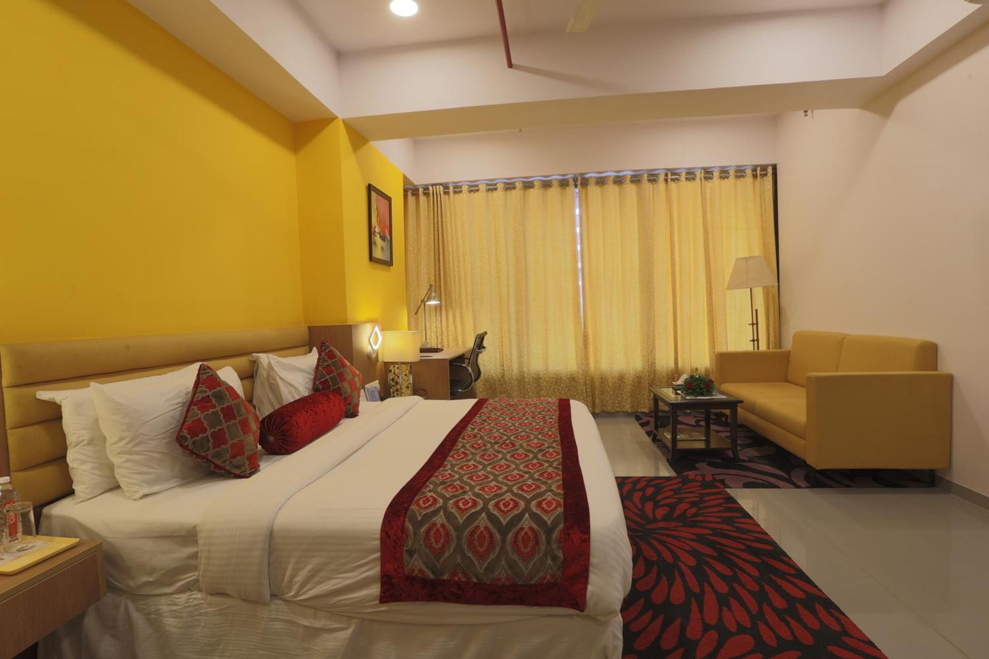 Hotel Downtown Gandhinagar Kültér fotó
