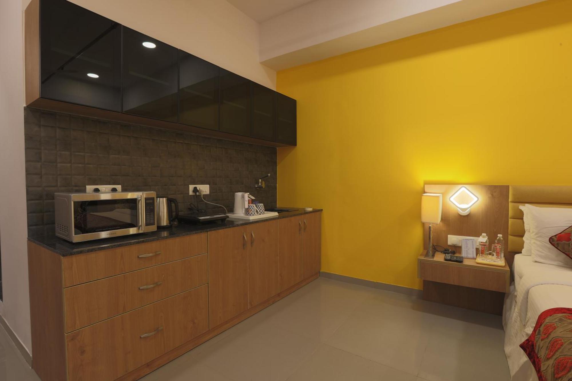 Hotel Downtown Gandhinagar Kültér fotó
