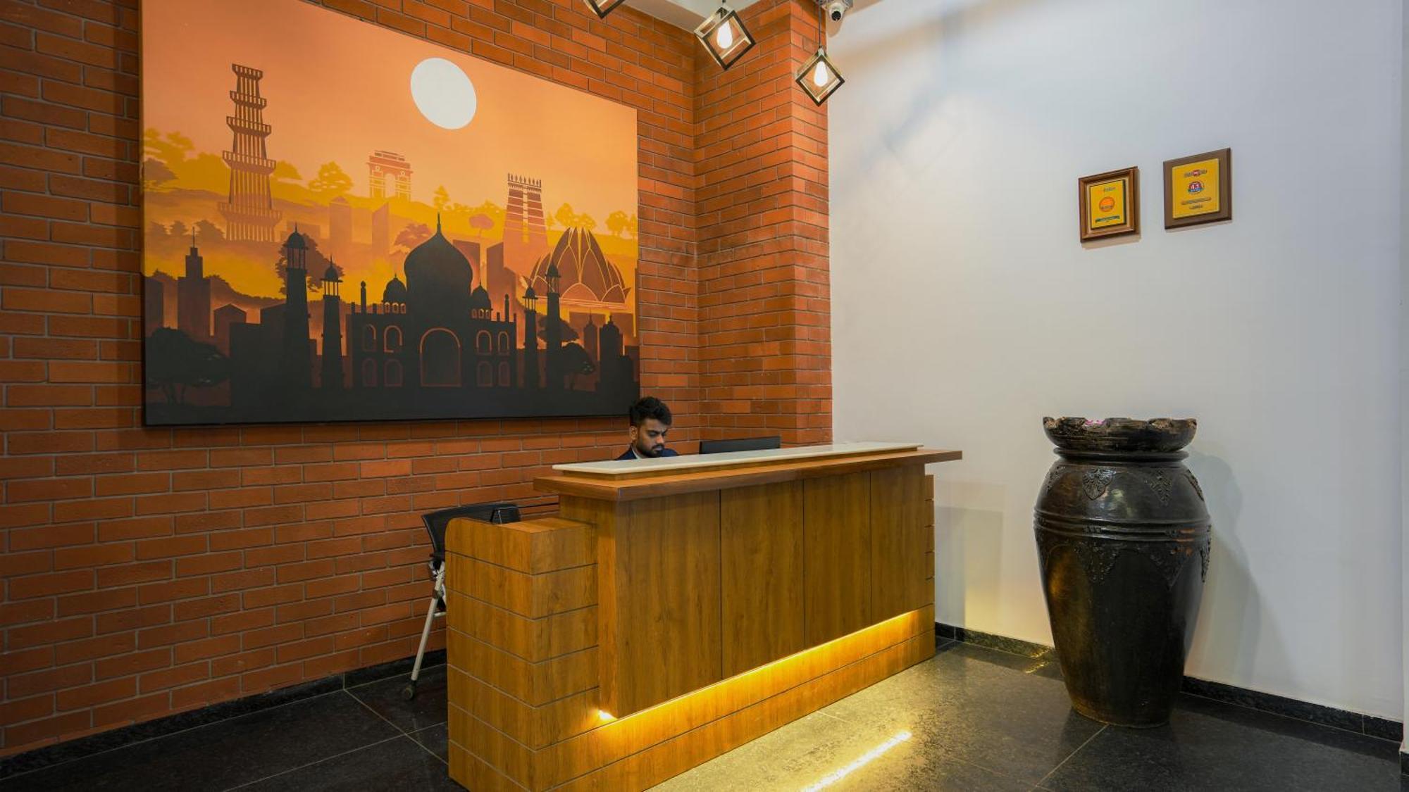 Hotel Downtown Gandhinagar Kültér fotó