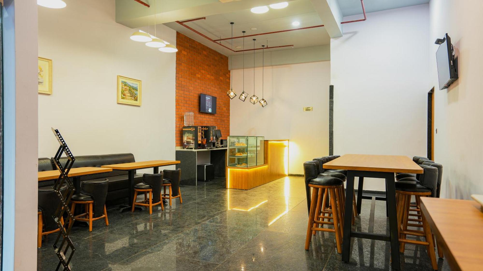 Hotel Downtown Gandhinagar Kültér fotó