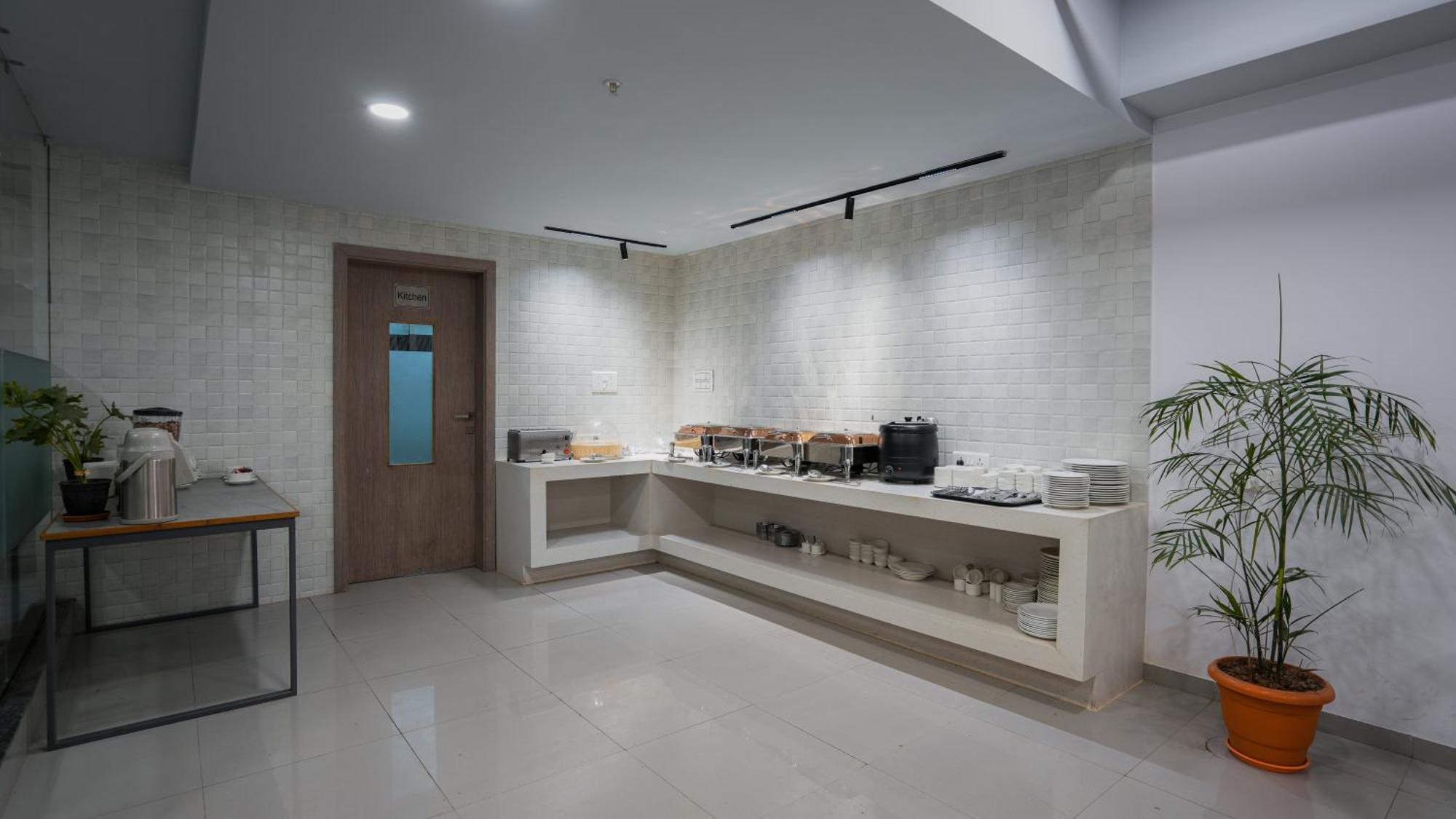 Hotel Downtown Gandhinagar Kültér fotó