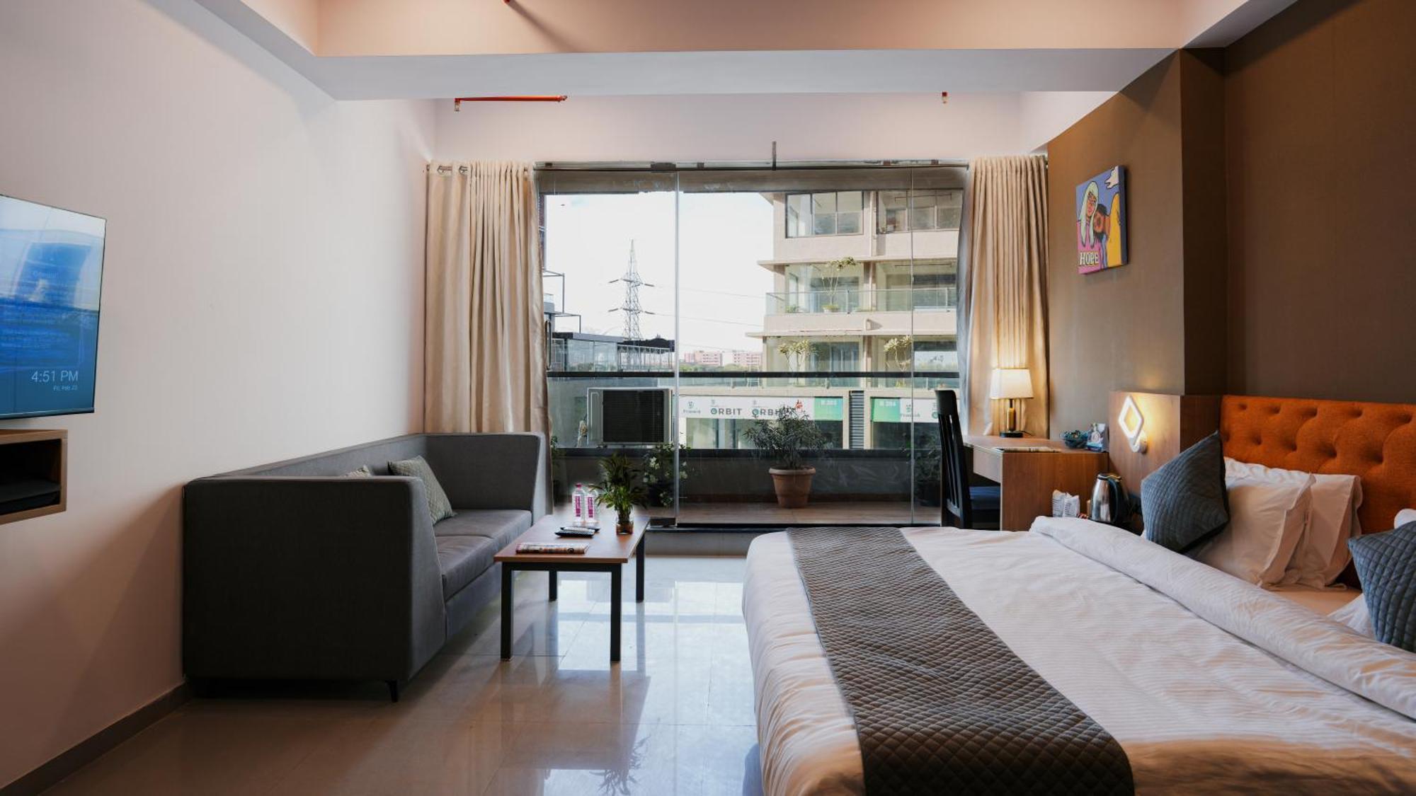 Hotel Downtown Gandhinagar Kültér fotó