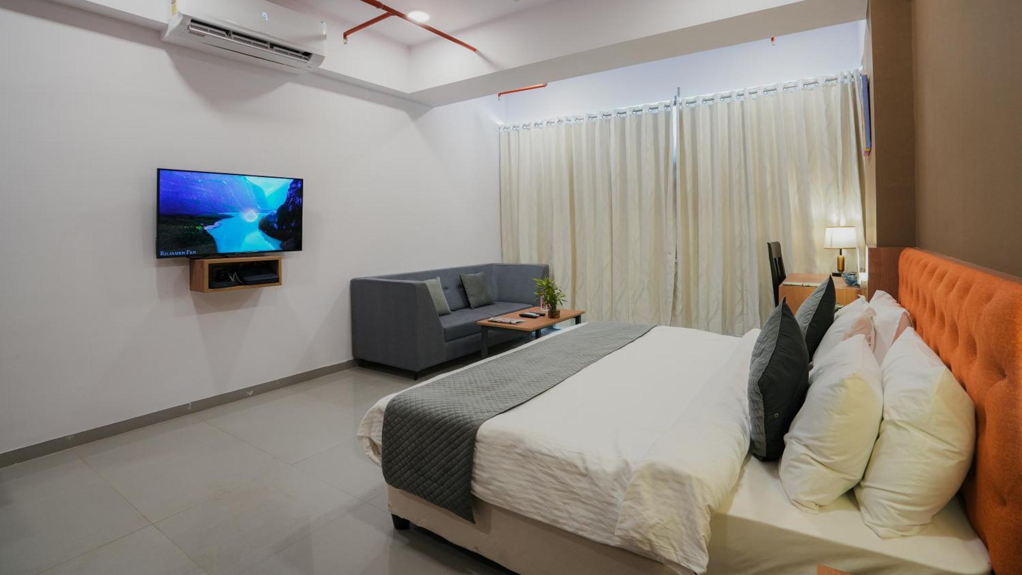 Hotel Downtown Gandhinagar Kültér fotó