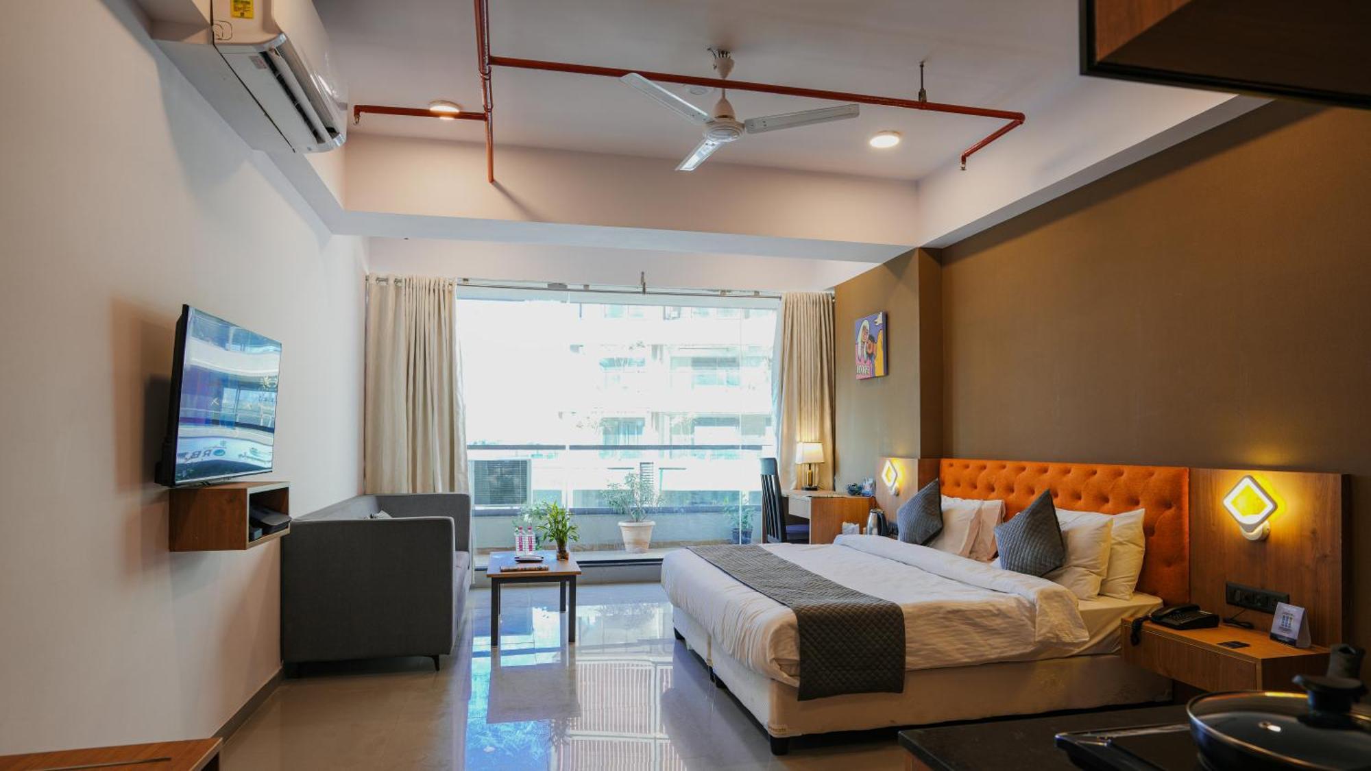 Hotel Downtown Gandhinagar Kültér fotó