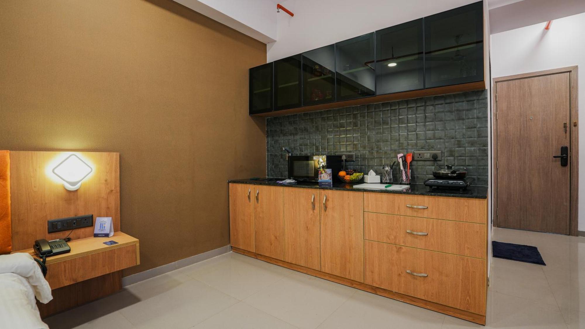 Hotel Downtown Gandhinagar Kültér fotó