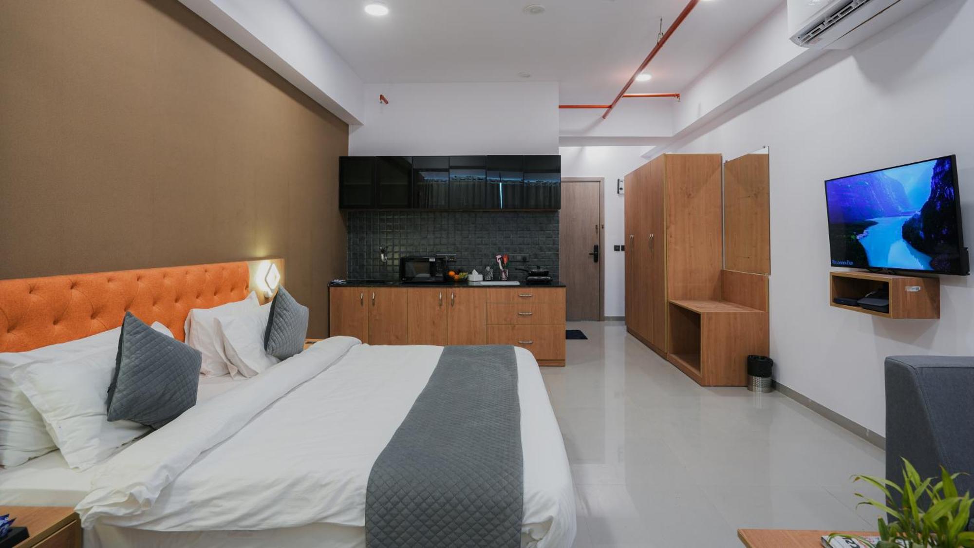 Hotel Downtown Gandhinagar Kültér fotó