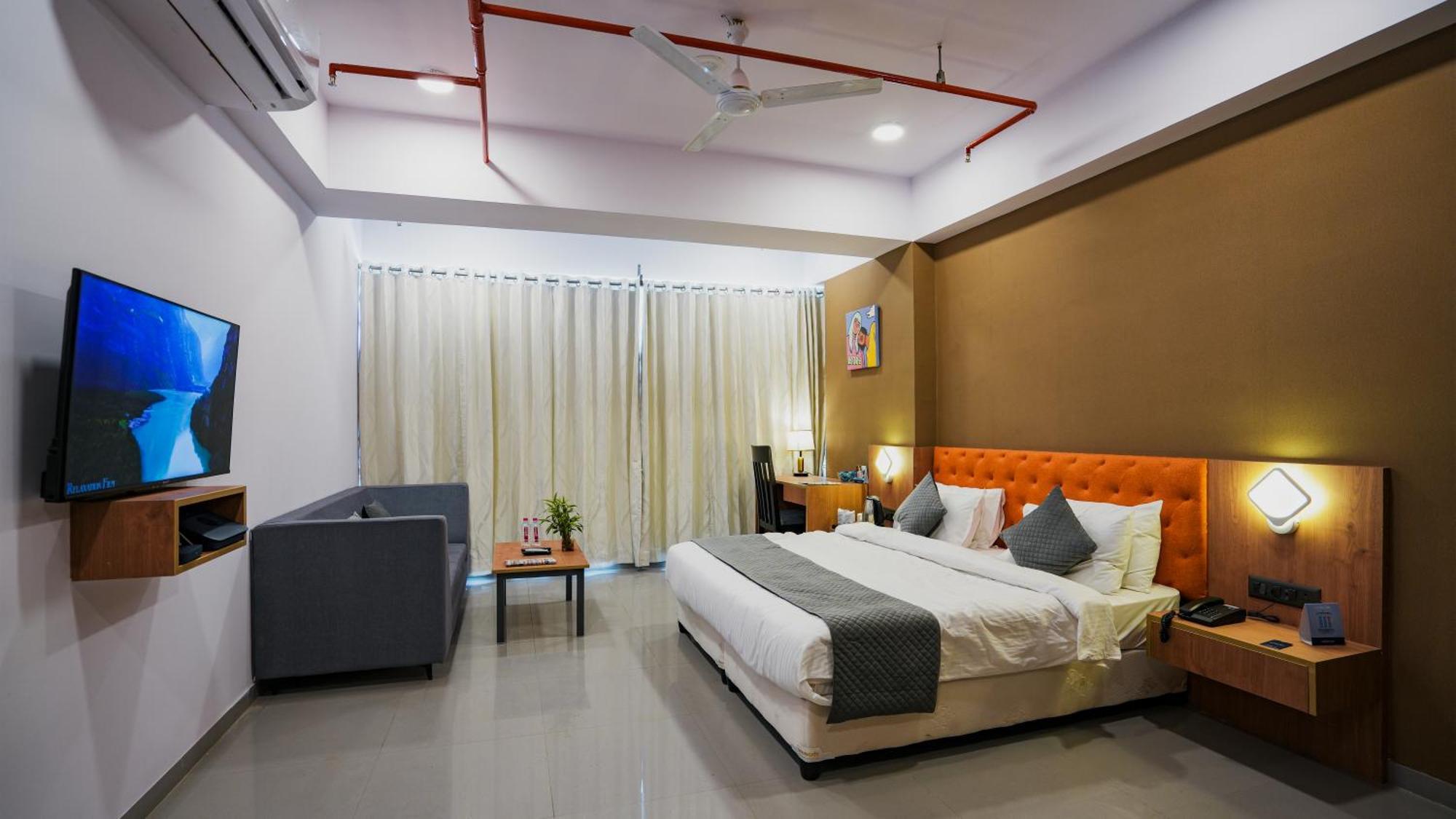 Hotel Downtown Gandhinagar Kültér fotó